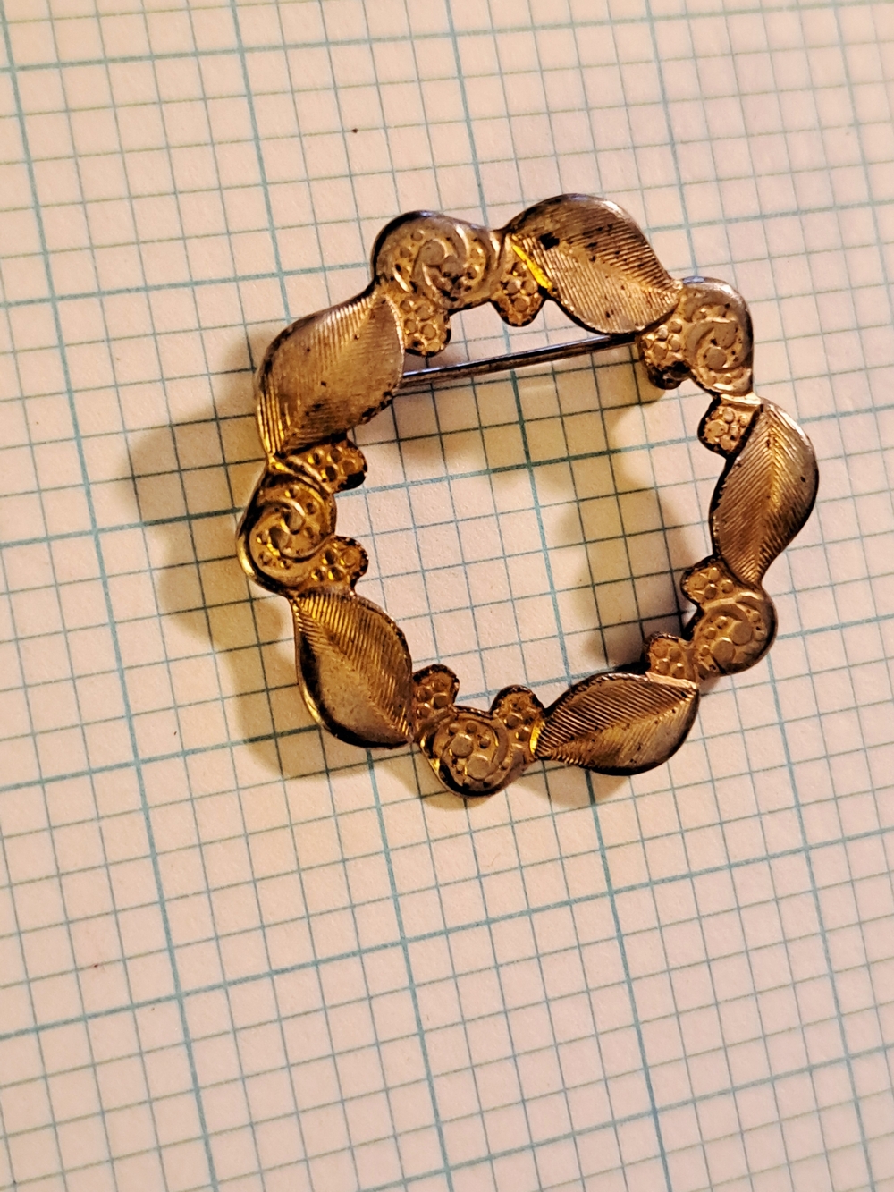 Vintage Style Gold Tone Leaf Wreath Brooch Pin - Elegant Women’s Jewelry